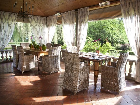 Hartford House - Deck 